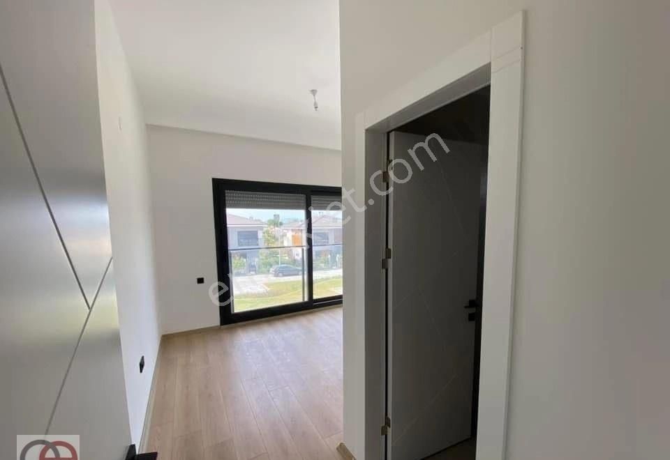 Kuşadası Güzelçamlıda Denize 550m Mesafede 3+1 Sıfır Havuzlu Sitede Villa - Görsel 15