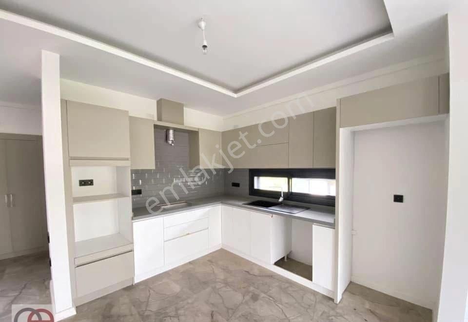 Kuşadası Güzelçamlıda Denize 550m Mesafede 3+1 Sıfır Havuzlu Sitede Villa - Görsel 8