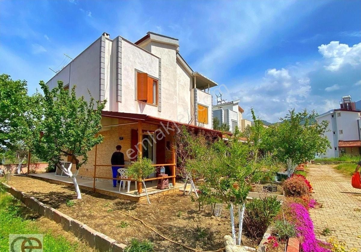 Kuşadası Güzelçamlıda 4+1 Havuzlu Sitede Denize 600m Yazlık Villa