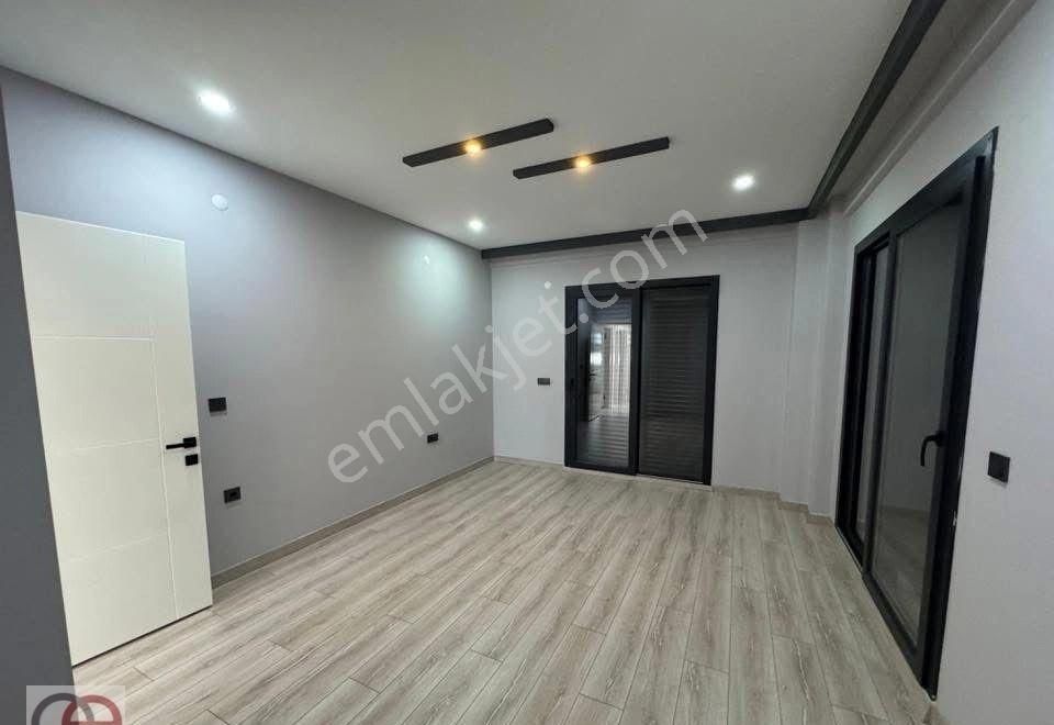 Kuşadası Davutlarda 4+1 Sıfır Köşe Konum Tek Müstakil Havuzlu Sitede Villa