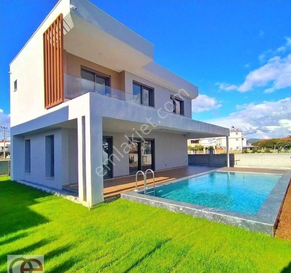 Kuşadası Güzelçamlıda Denize Yürüme Mesafesinde 3+1 Sıfır Tek Müstakil Özel Havuzlu Villa