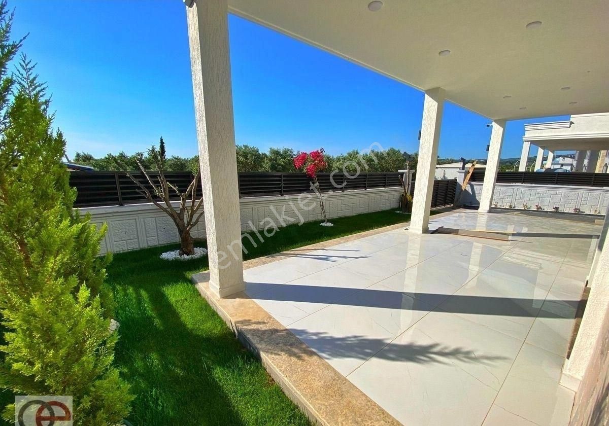 Kuşadası Davutlarda 3+1 Sıfır Tek Müstakil Özel Havuzlu Yerden Isıtmalı Şömineli Villa