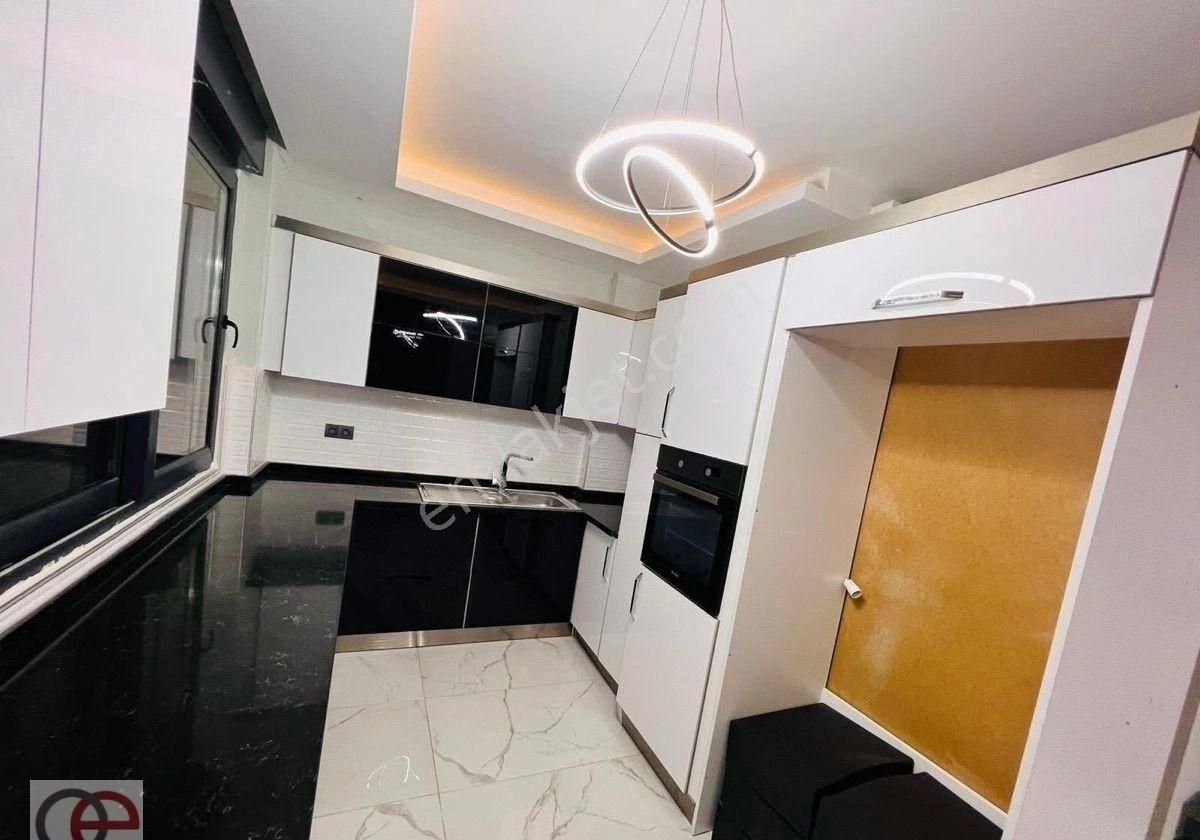 Kuşadası Davutlar Sahilinde Köşe Konum 3+1 Tek Müstakil Özel Havuzlu Villa