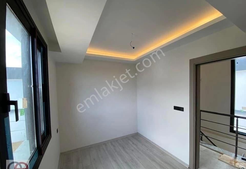 Kuşadası Davutlar Sahilinde 3+1 Sıfır Köşe Konum Tek Müstakil Havuzlu Sitede Villa - Görsel 18