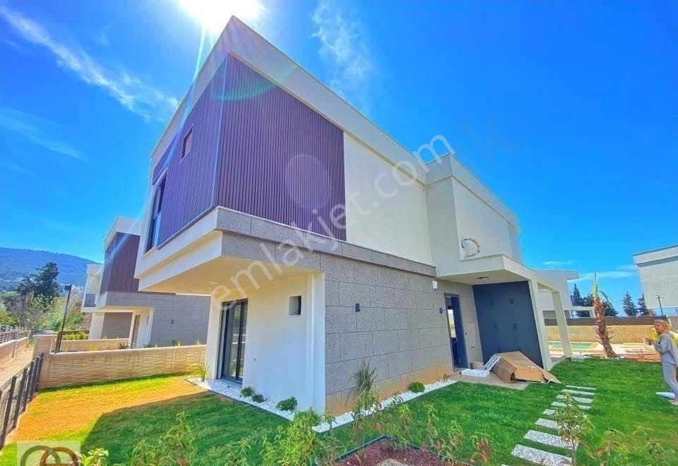 Kuşadası Davutlar Sahilinde Denize Yürüme Mesafesinde 4+1 Sıfır Tek Müstakil Özel Havuzlu Villa - Görsel 10