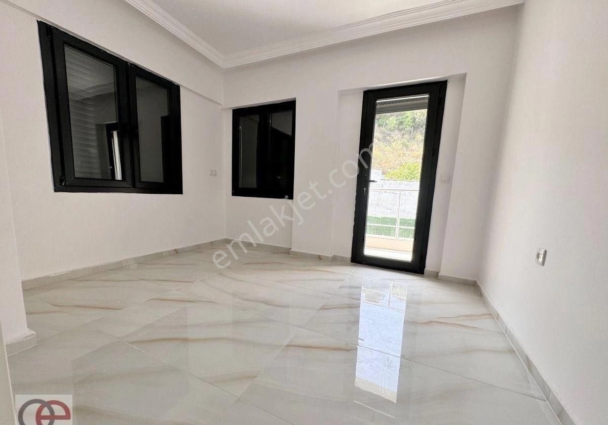 Kuşadası Davutlarda Köşe Konum Deniz Manzaralı 4+1 Özel Havuzlu Yazlık Villa
