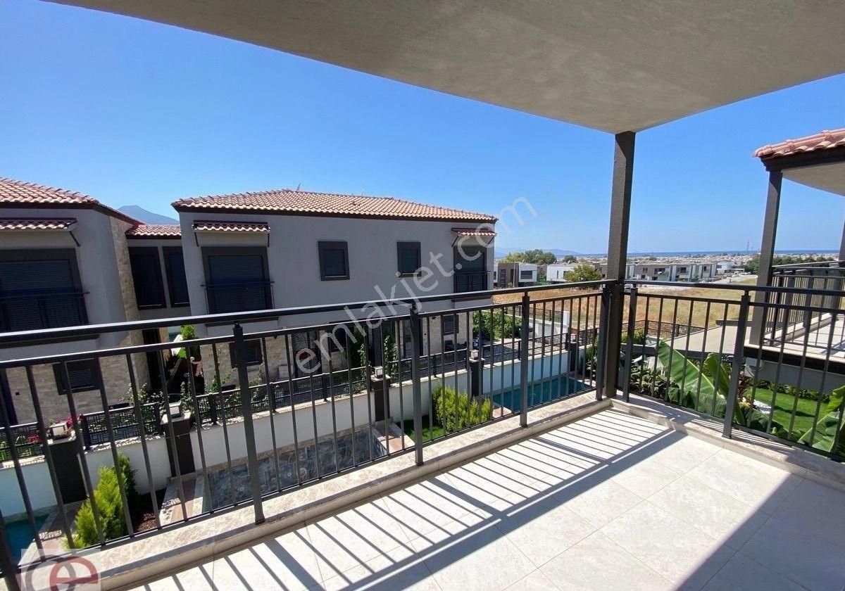 Kuşadası Güzelçamlıda 3+1 Sıfır Özel Havuzlu Özel Mimari Villa