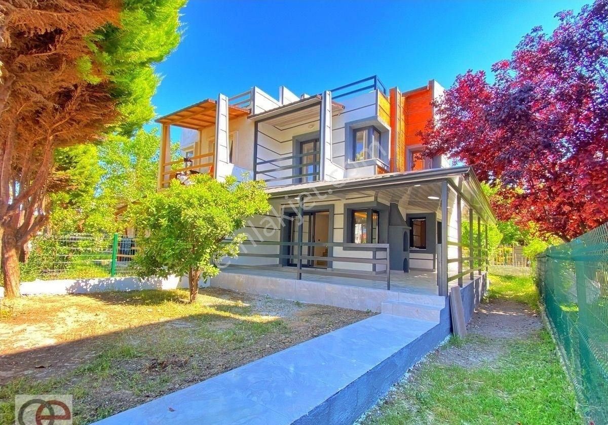 Kuşadası Davutlar Sahilinde Denize 150m Mesafede 3+1 Villa