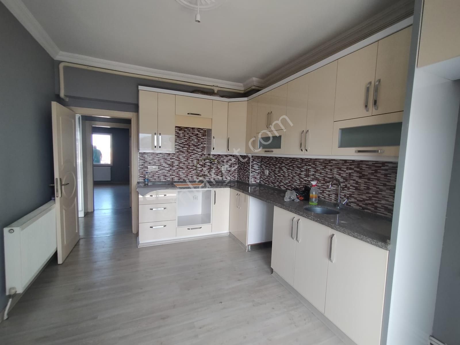 Manisa Salihli Merkezde Satılık 3+1 Doğalgaz Isıtmalı Daire