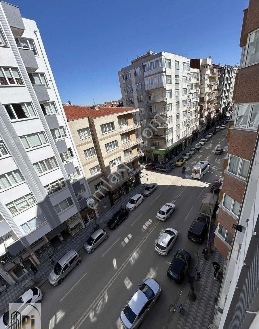 Pi Emlak'tan Yunus Emre Cd. Üzeri 3+1 Bakımlı Daire