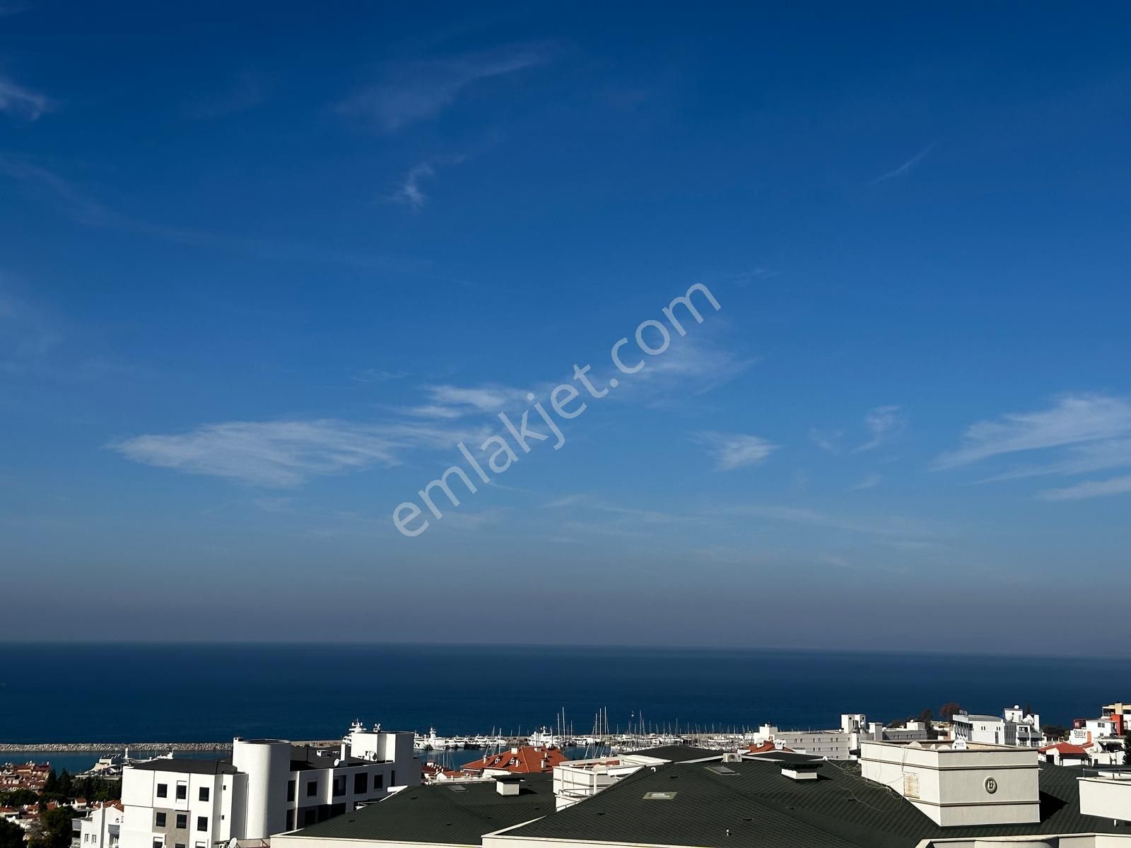Kuşadası Marina Bölgesi Deniz Manzaralı 3+1
