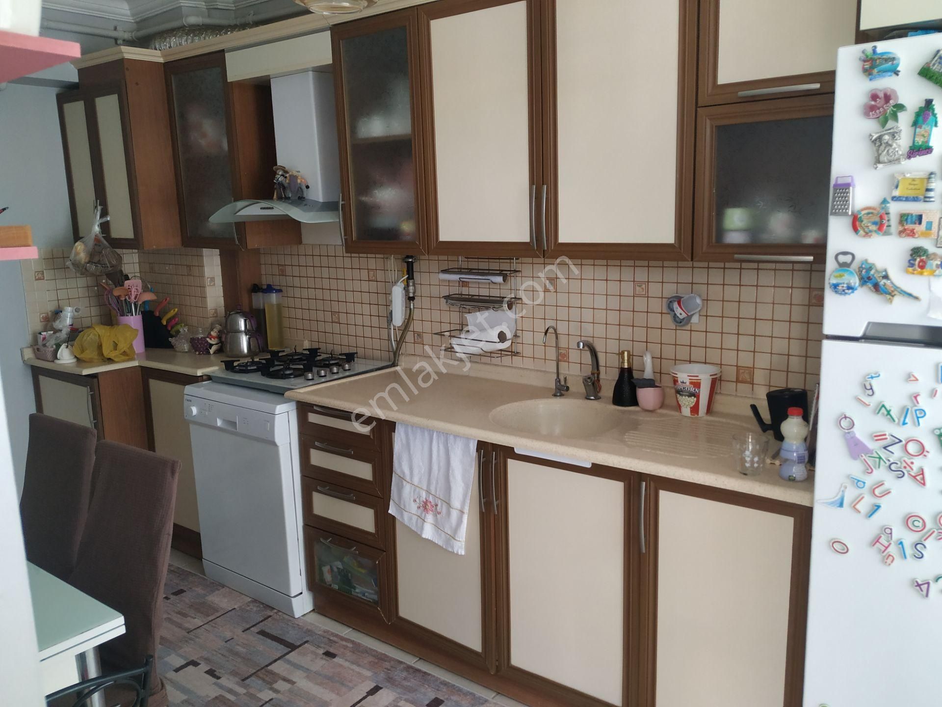 Gazi Mahallesi Merkezi Konumda Arakat Kiralık 3+1 Daire