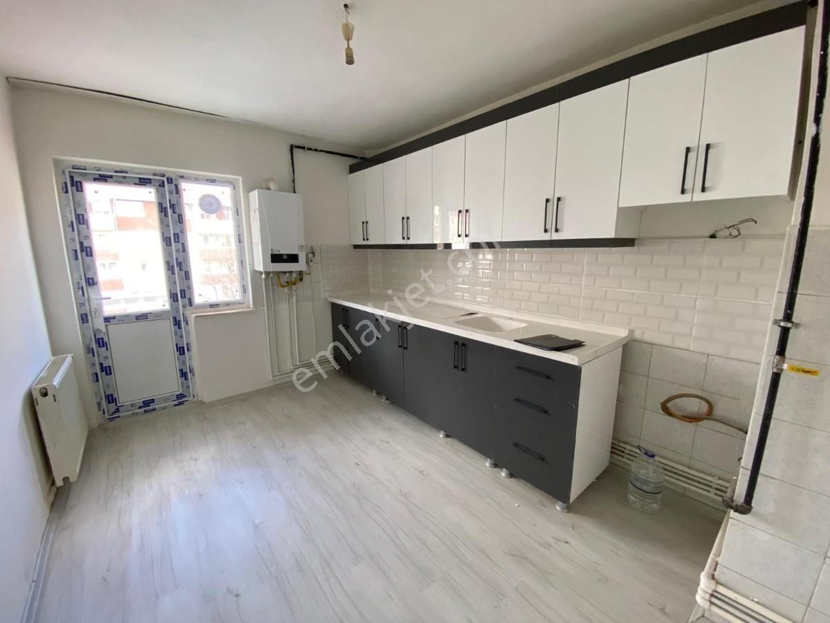 Sincan Ertuğrulgazi Mh3+1 Bağımsız Ara Kat Yapılı Site İçi Daire