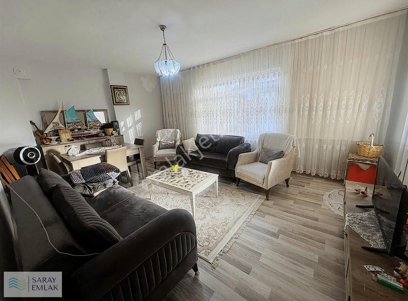 Saray Emlaktan Salı Pazarında 3+1 4.kat Masrafsız 140m2 Daire