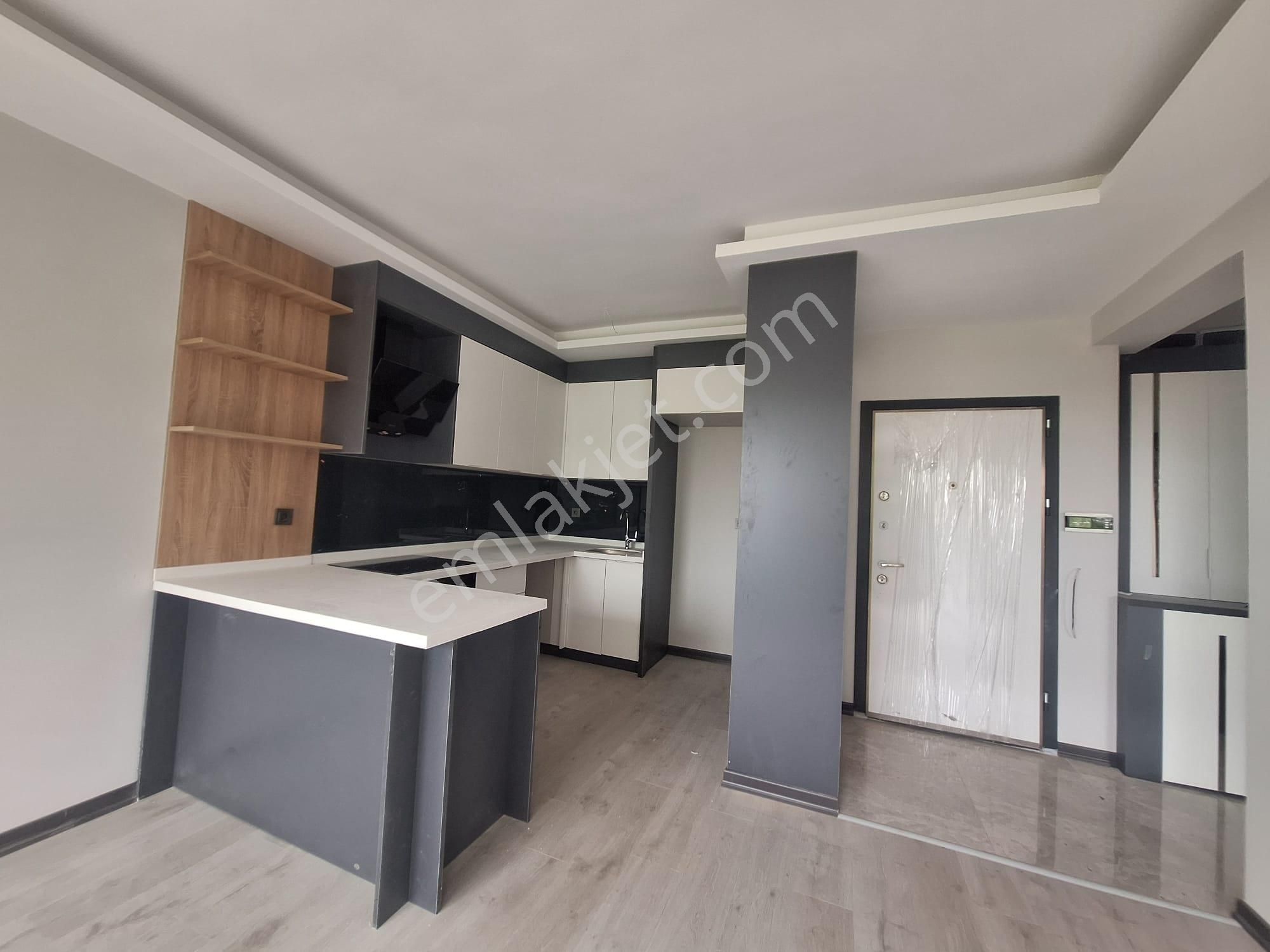 İncek Emlak' Tan Site İçerisinde Merkezi Konumda 1+1 Satılık