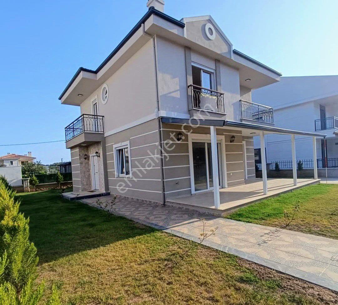 Taş Emlak'tan Sarımsaklı'da Geniş Oturumlu Müstakil Villa