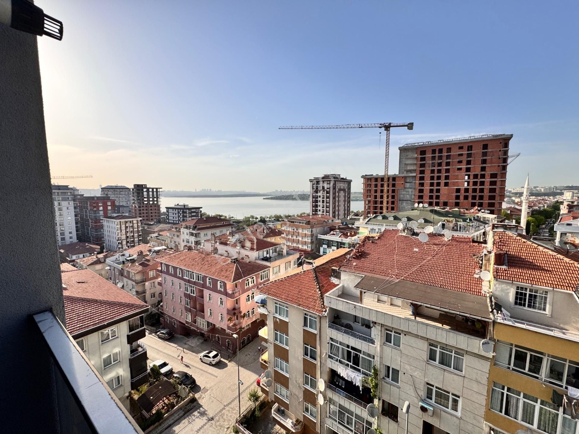 Küçükçekmece Cumhuriyet Mahallesi'nde Satılık 3+1 Daire