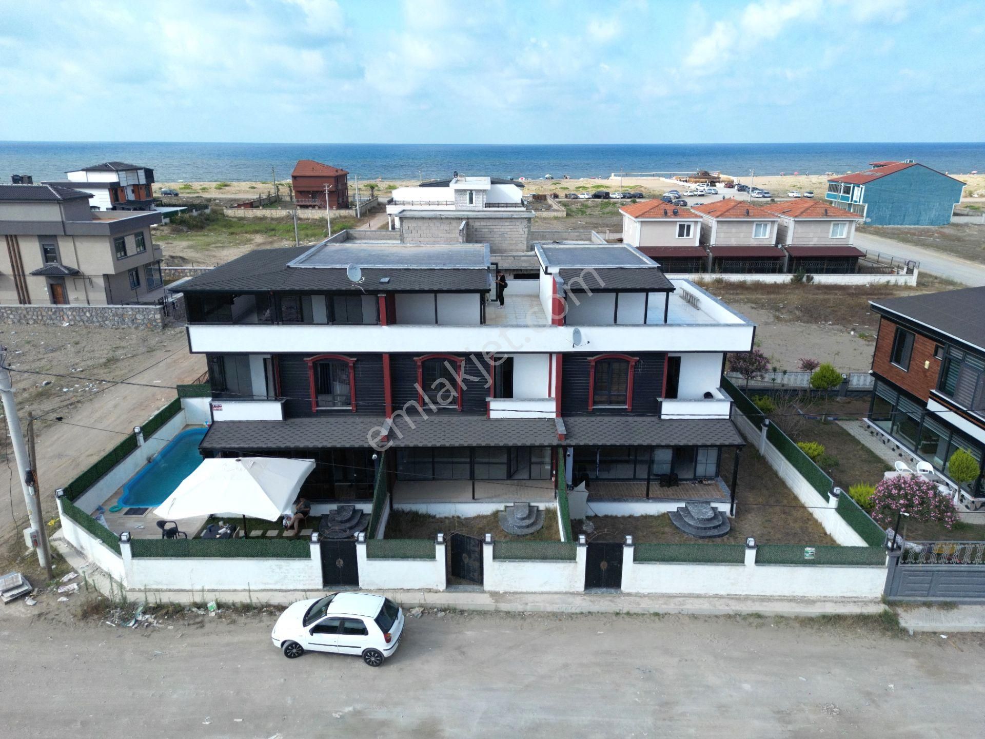 Karasu Sahilde Deniz Manzaralı Sıfır Satılık 3+1 Villa
