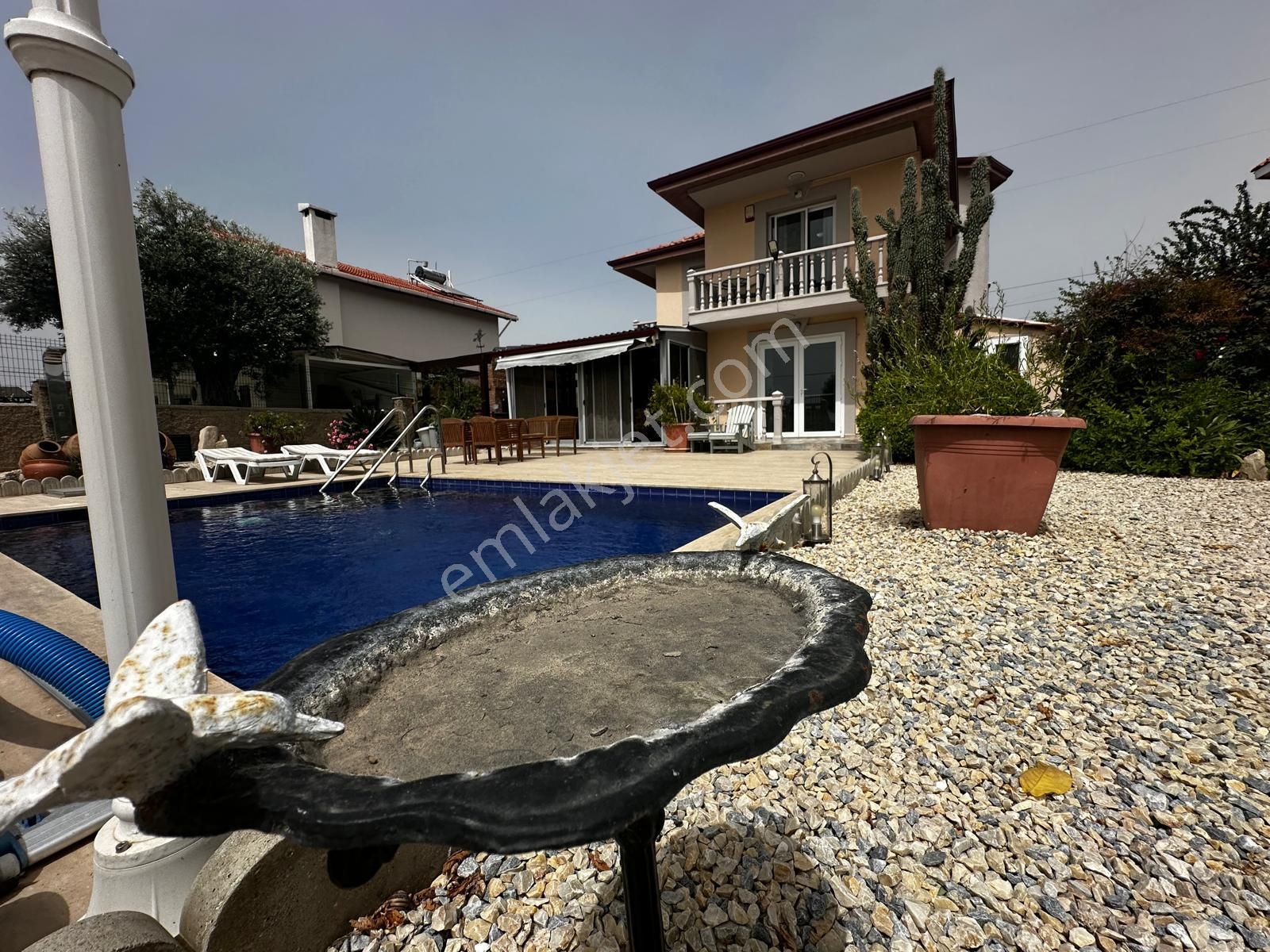 Kuşadası Yaylaköyde 600 M2 Arsa İçerisinde Özel Havuzlu