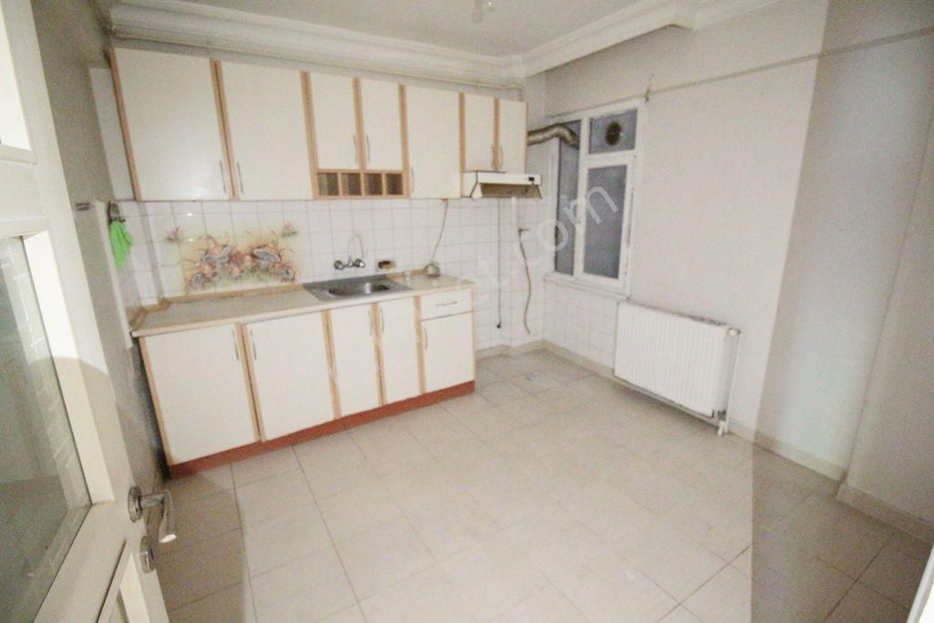 Kemalettin Mah. Çarşıya Yakın Konumda 3+1/ 145m2 Kiralık Daire