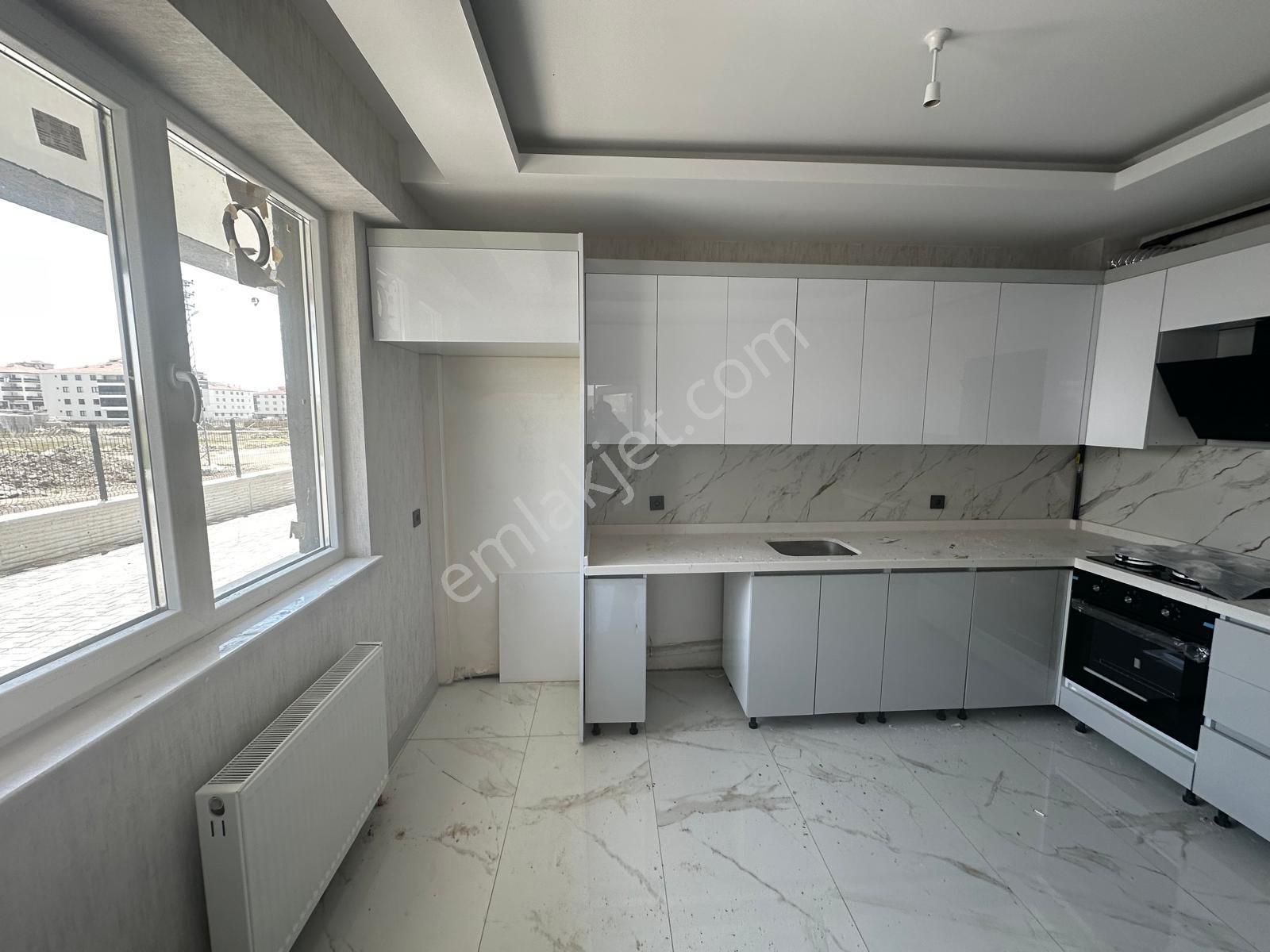 _29 Ekim Mah'de Uygun Fiyata Full+full Cam Balkonlu 2+1 Daire !!