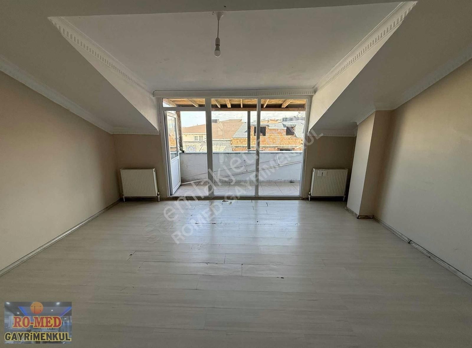Arnavutköy Merkezde 1+1 Geniş Çift Balkonlu Kiralık Daire