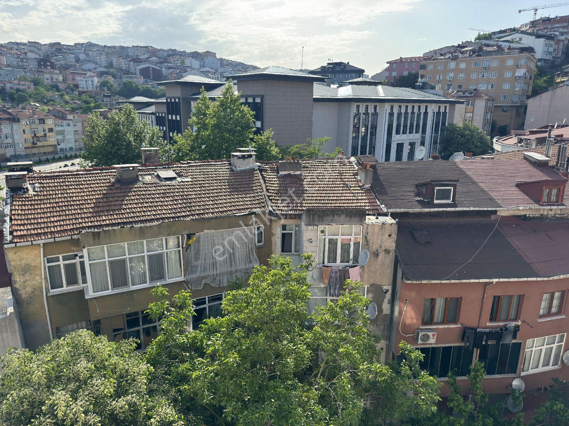 Eyüpsultan Kırkmerdiven Caddesinde Kiralık 2+1 80 M2 Daire
