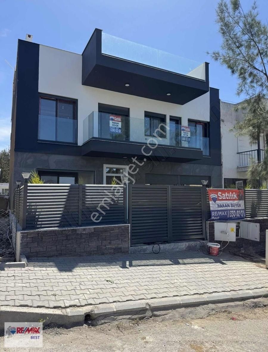 Hakan Büyük"ten Çiğli Aydınlık Evlerde Tam Müstakil 4+1 Triplex
