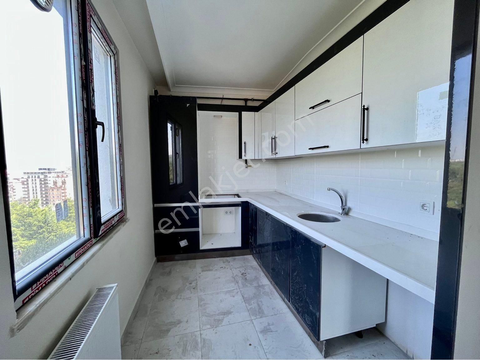 Çekmeköy Defnedalı Sitesinde Satılık 1+1 Boş Sıfır Daire