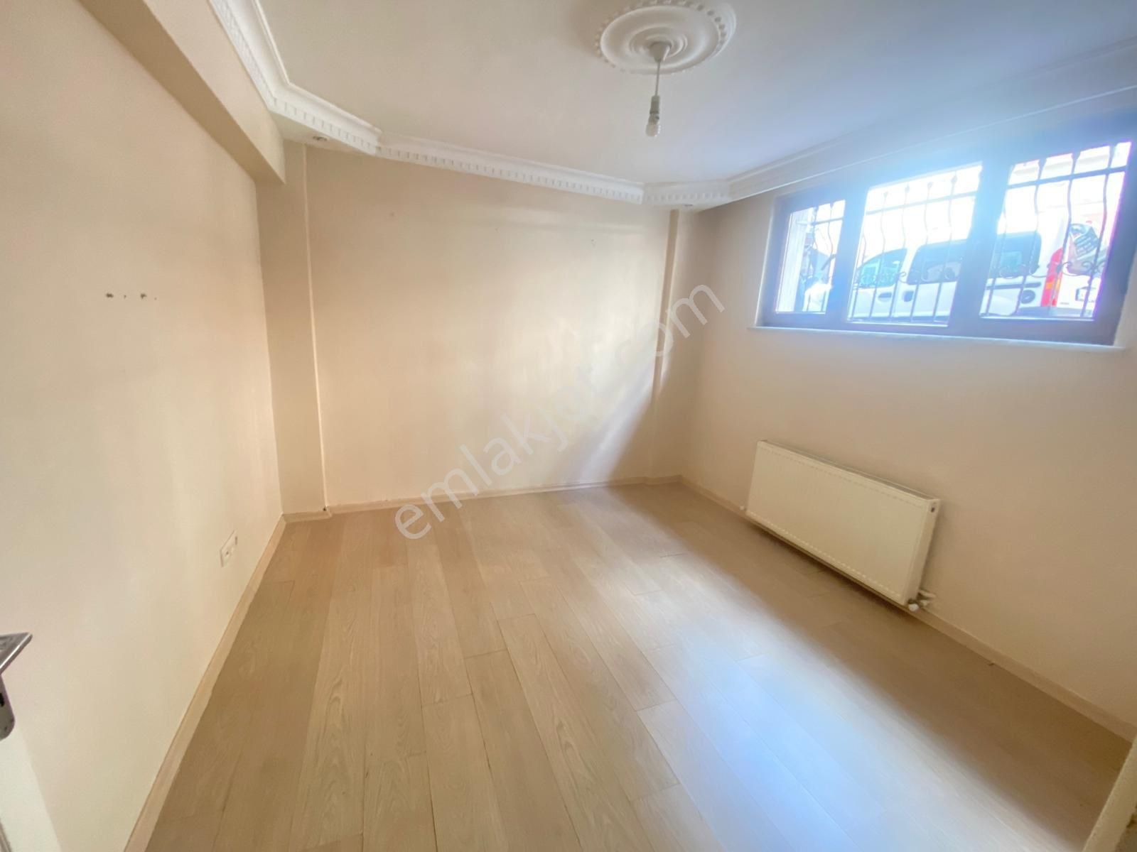 Tramvay Cami Durağı Dibi 2+1 Bahçe Katı