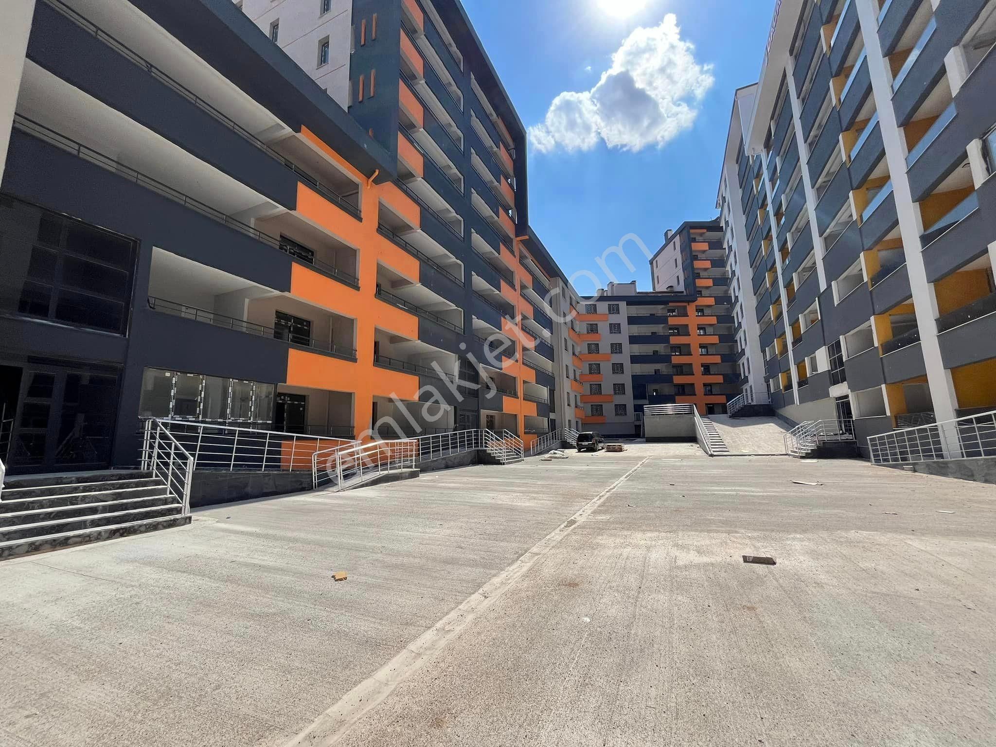 Emrah Çiftci'den Selçuklu Sancak Mah.novada Avm Arkası Satılık 2+1 Sıfır Daire