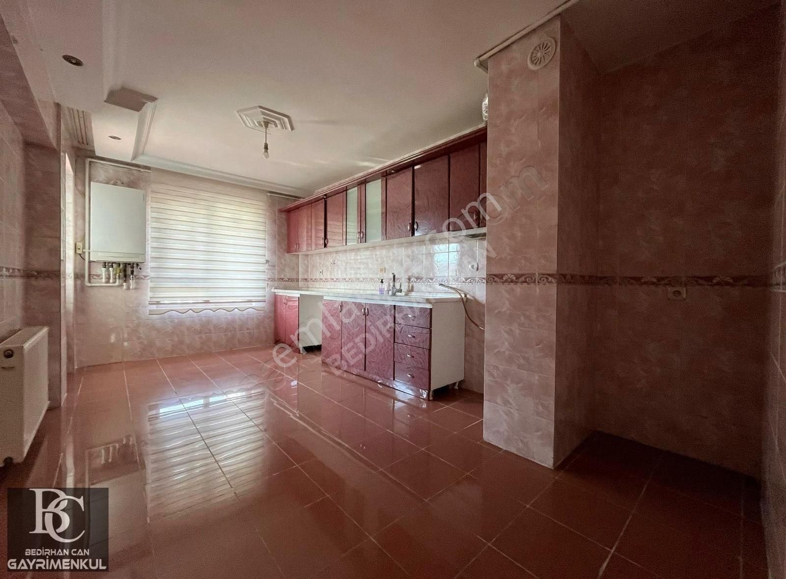 Bedirhan'dan Merkezi Lokasyonda 2 Banyo Geniş Mutfak !!!