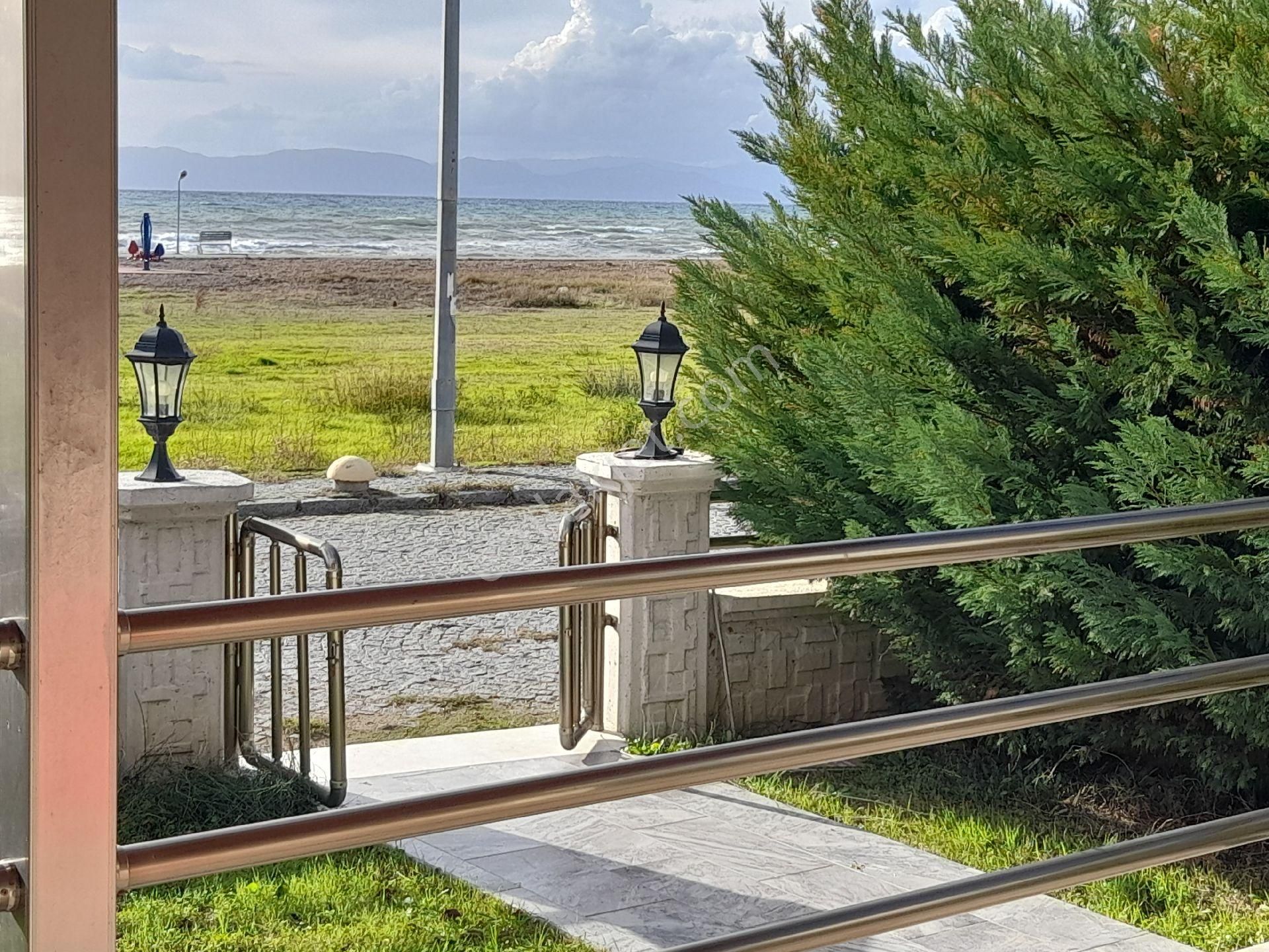 Dikili'de Denize Sıfır Ultralux Villa