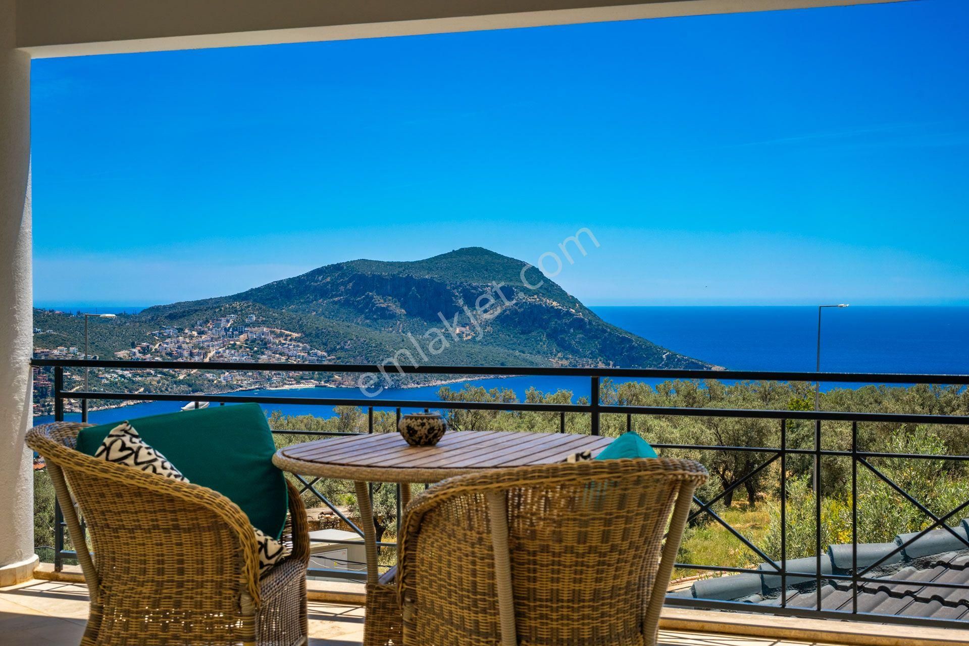 Kalkan’da 6 Yatak Odalı Muhteşem Villa