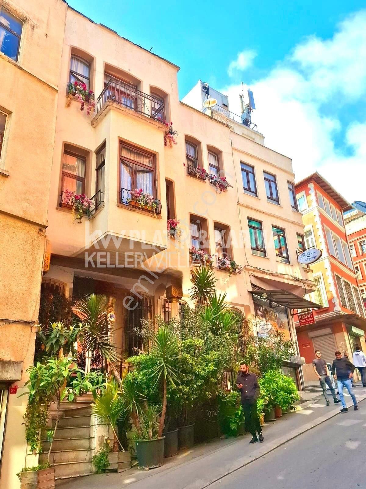 Tarihi Yarımada'da Deniz Manzaralı 2.dereceden Tarihi Eser Otel