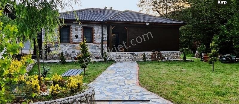 Karadere Mahallesi'nde Satılık Özel Yapım Taş Ev Villa Ve Arsası