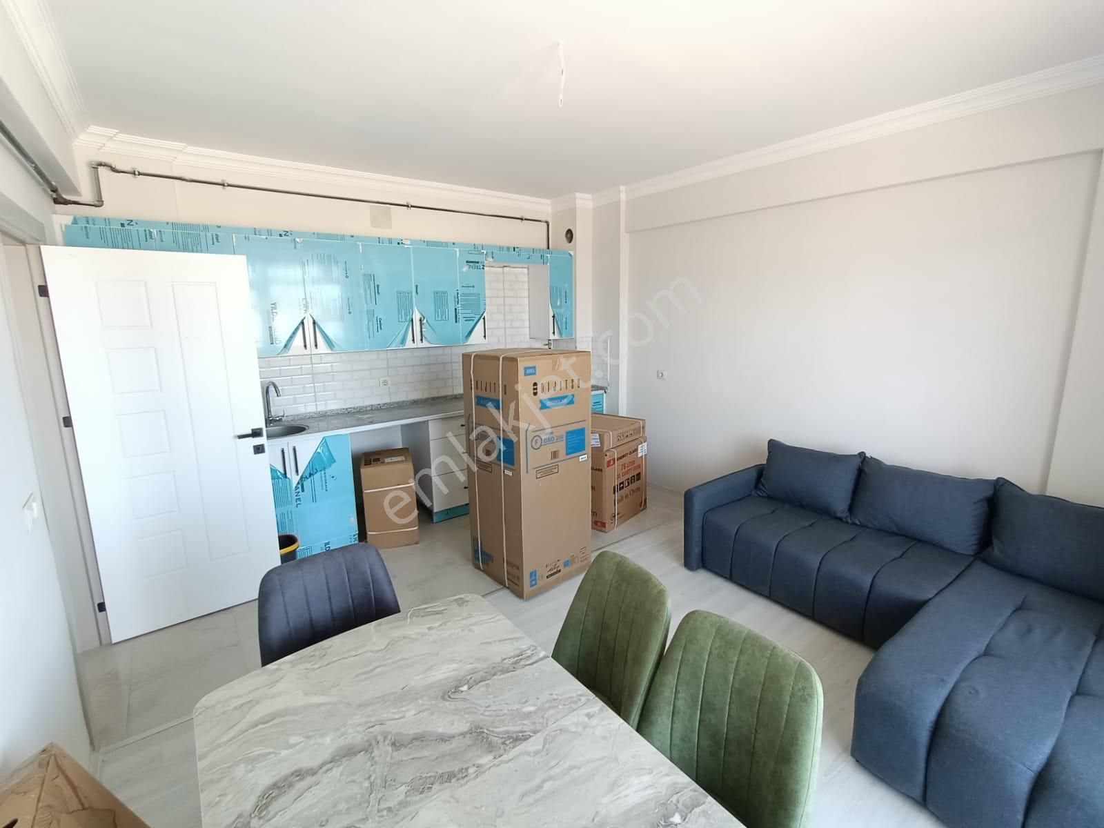 Akçay Emlak'tan Akşehir Devlet Hastahanesi Civarında Eşyalı Kiralık 2+0 Daire
