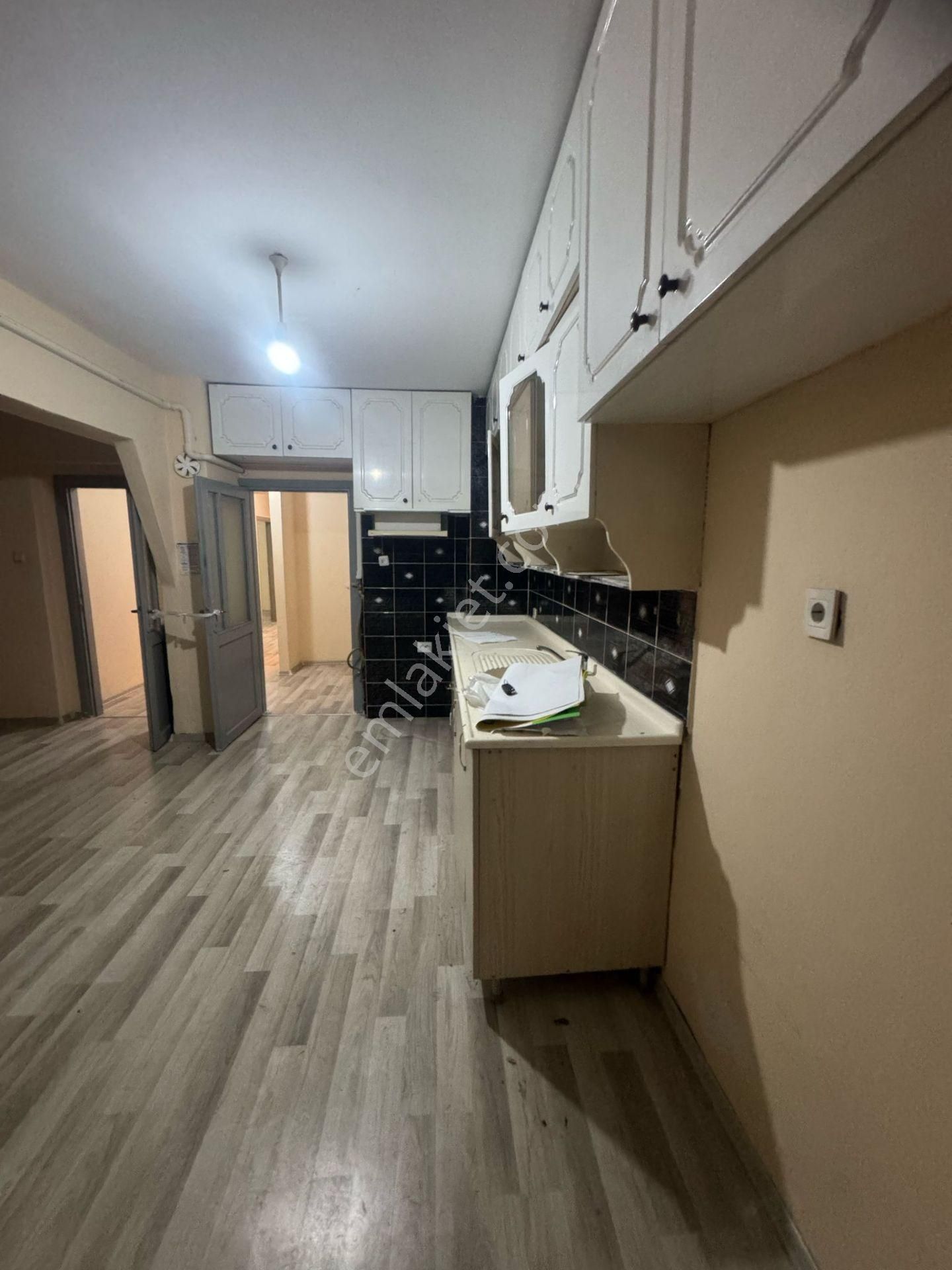 İnanç Emlaktan Gedikkayada Alman Çeşmesinde 2+1 Kiralık Daire