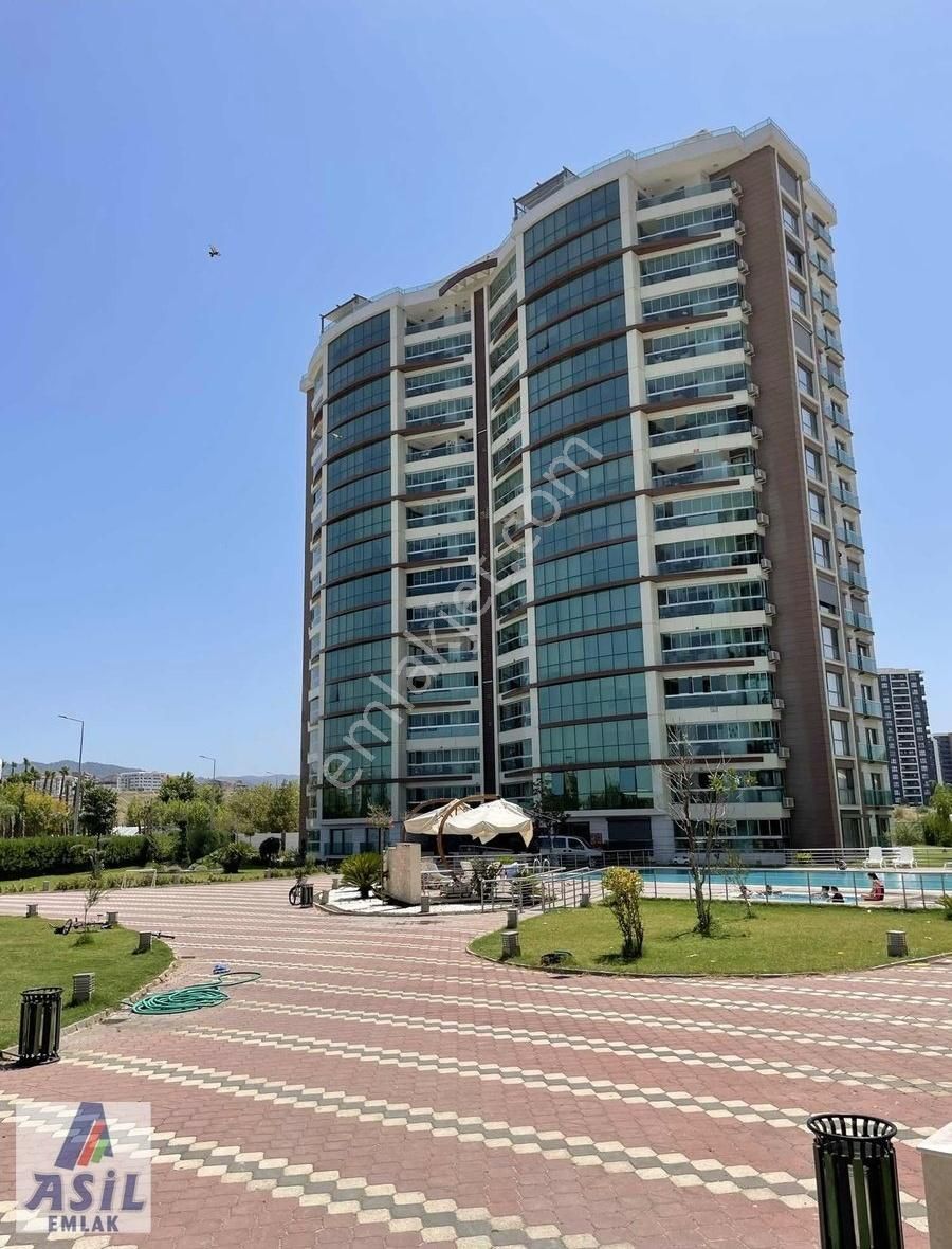 Golden Towers'da Satılık 4+1 Daire