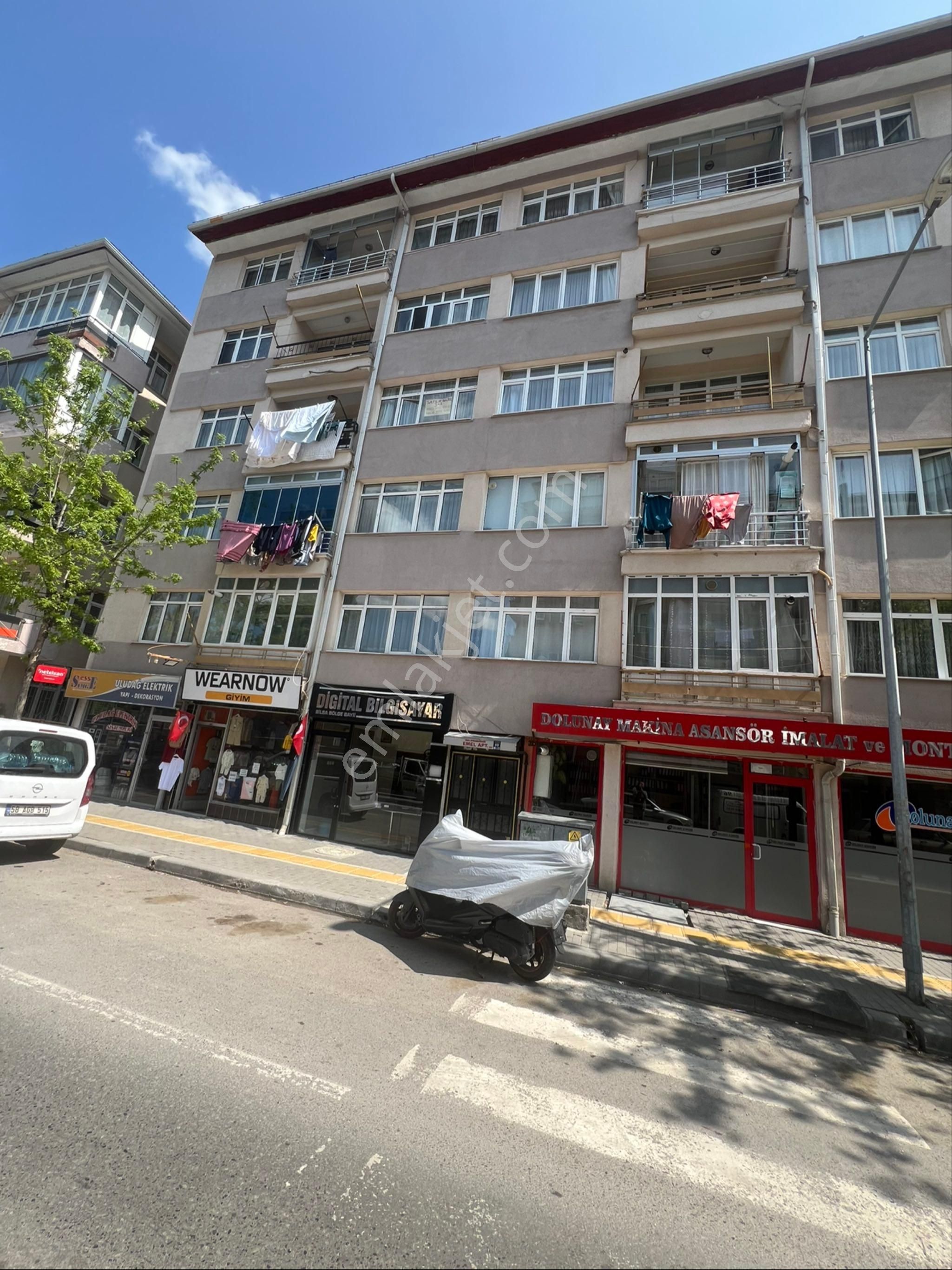 Asrın Emlak’tan Kadınurhanettin Mh.satılık 2+1 Yüksek Giriş Kombili Temiz Daire