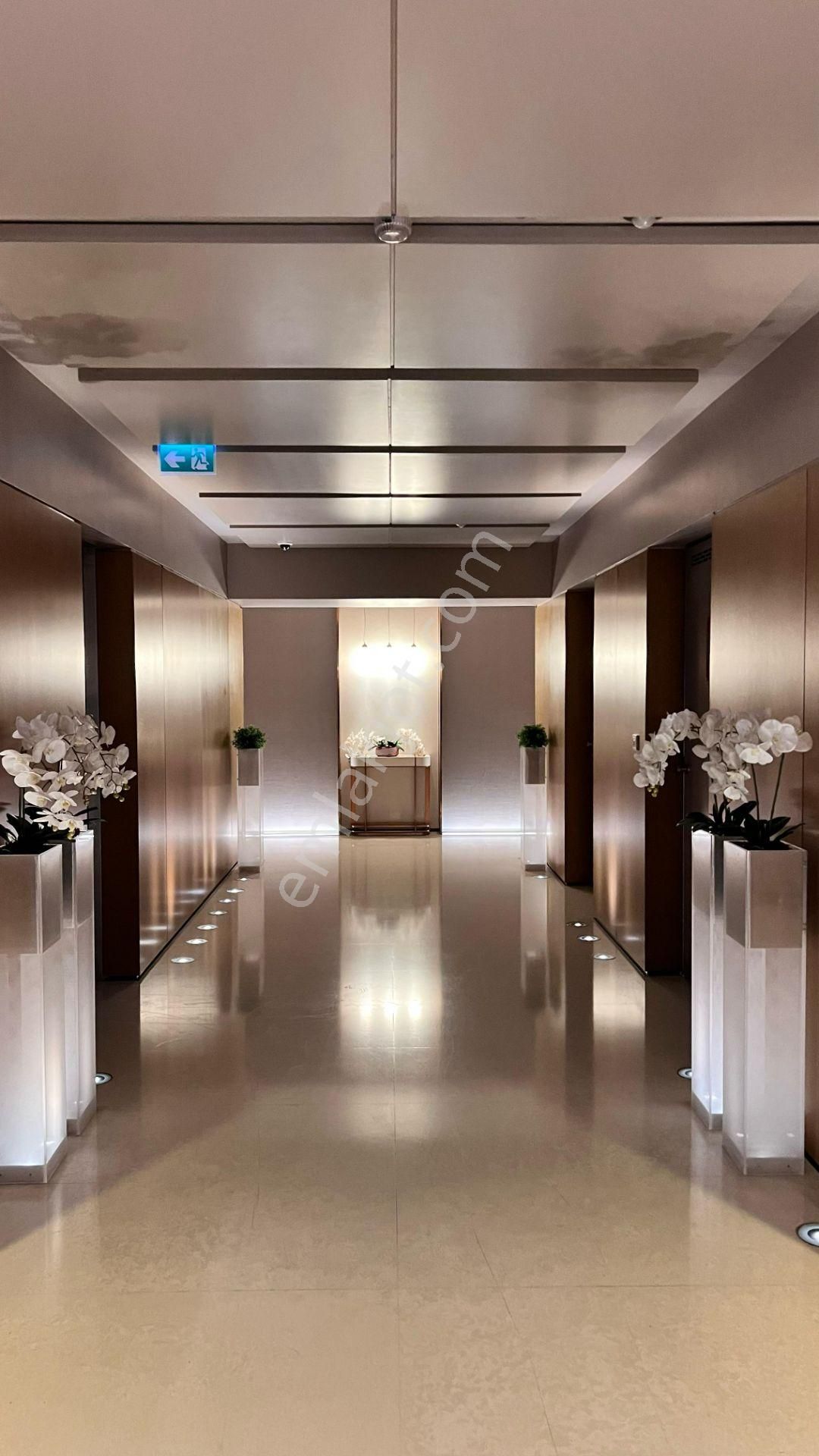 Zorlu Center'da Geniş Balkonlu Kapalı Mutfak Satılık 2+1