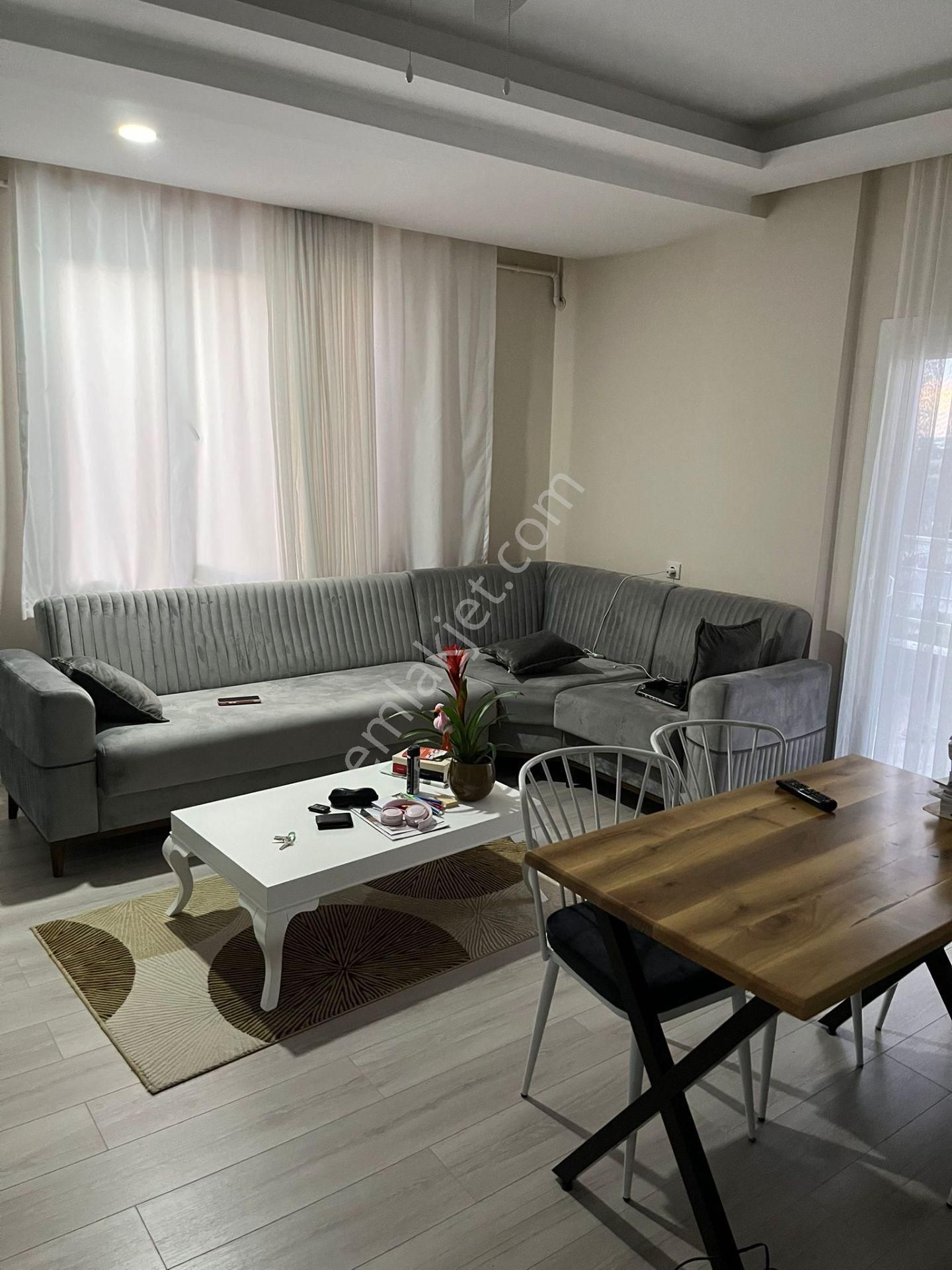 Atatürk Mahallesinde Eşyalı Kiralık 1+1 Daire