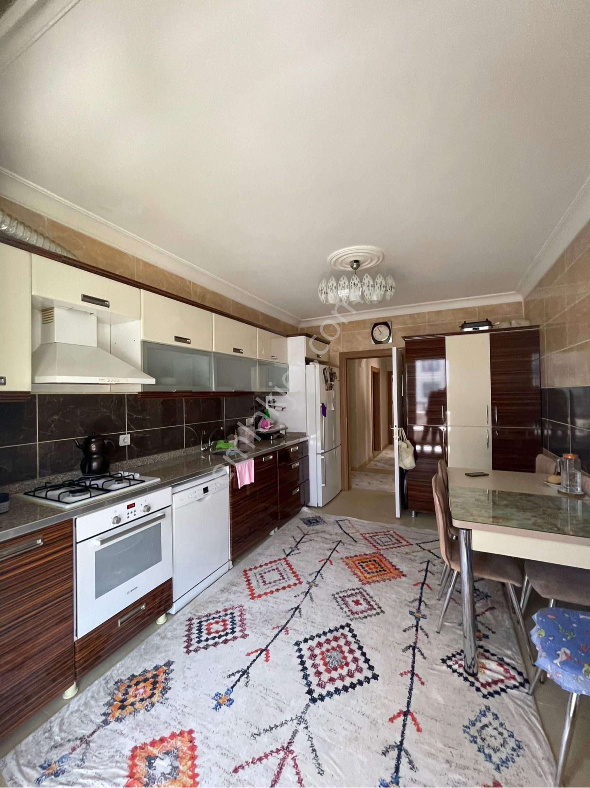 Çam Emlak`tan Satılık Ultra Lüks 3+1 Daire`miz 178 M2 Kare Olmaktadır.
