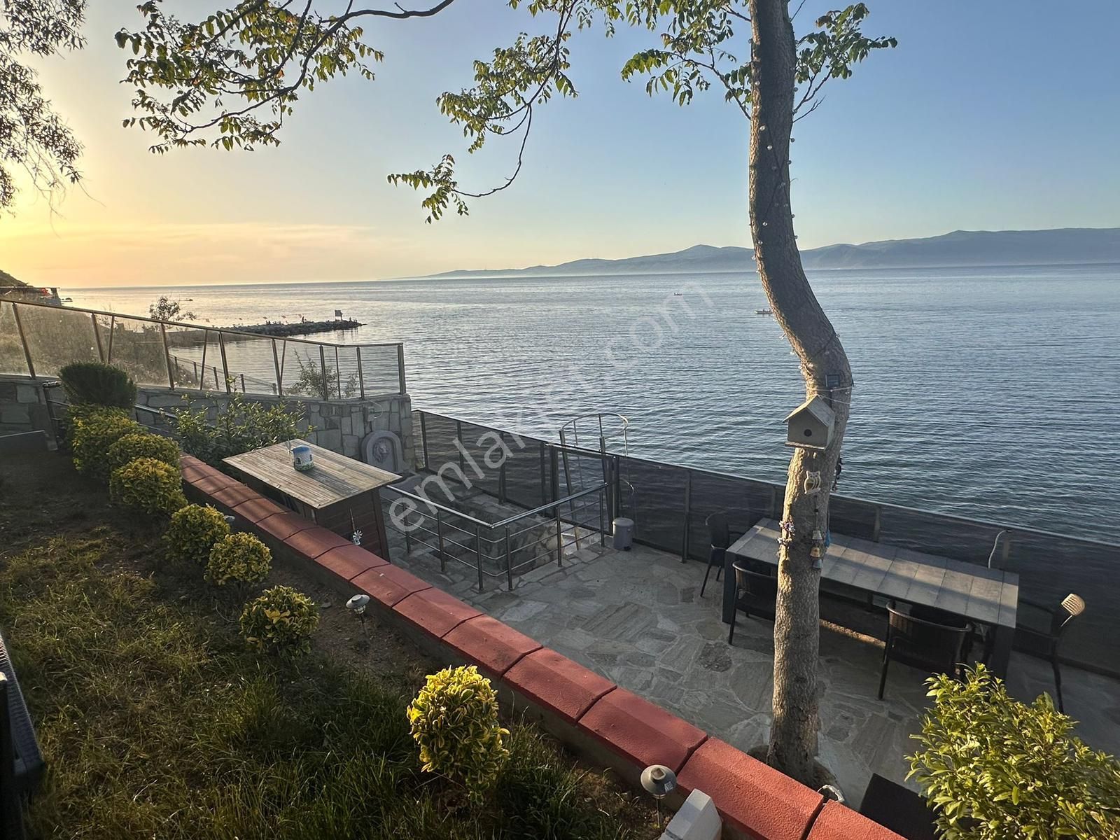 Mudanya'da Kapital'den Denize Sıfır Eşyalı Lüx Villa Ve Arsası
