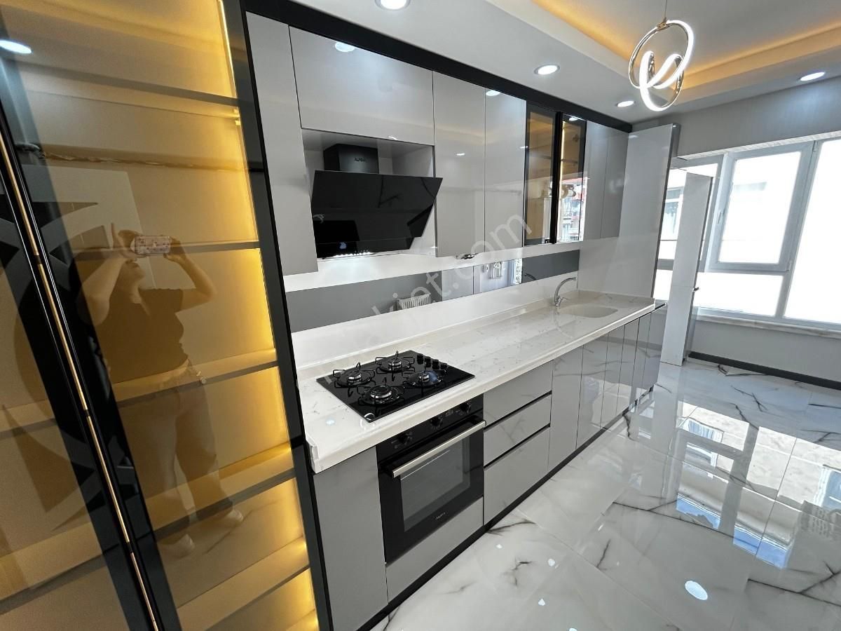 Sincan Osmanlı Mah 3+1 Ultra Lüx Yapılı Ara Katta Daire