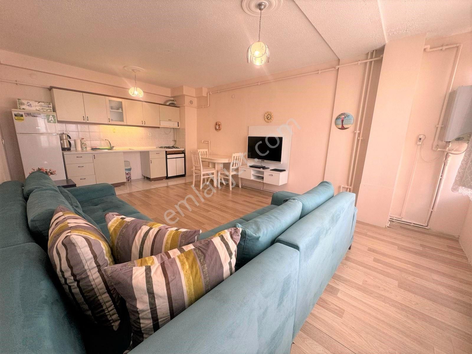 Atakent 3. Etap Sitesinde 1+1 Eşyalı 65m2 Ara Kat Daire