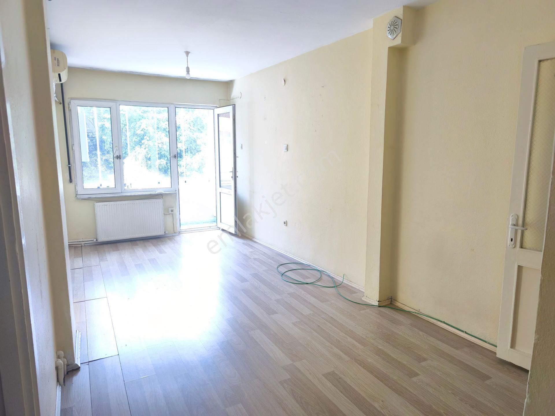 Eyüp Nişancı A.şerefbey Metrobüse4 Dk, 2+1, Kombili,klimalı, 2.kat Daire