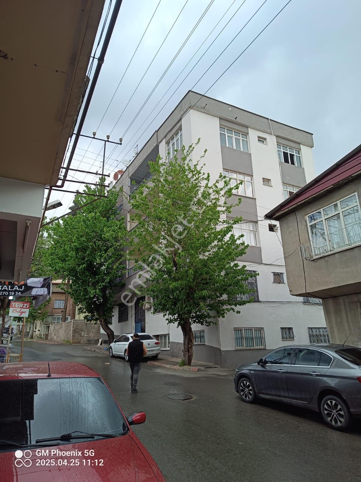 Serintepede Caddeye Yakın Kiralık Sobalı 2+1 Daire