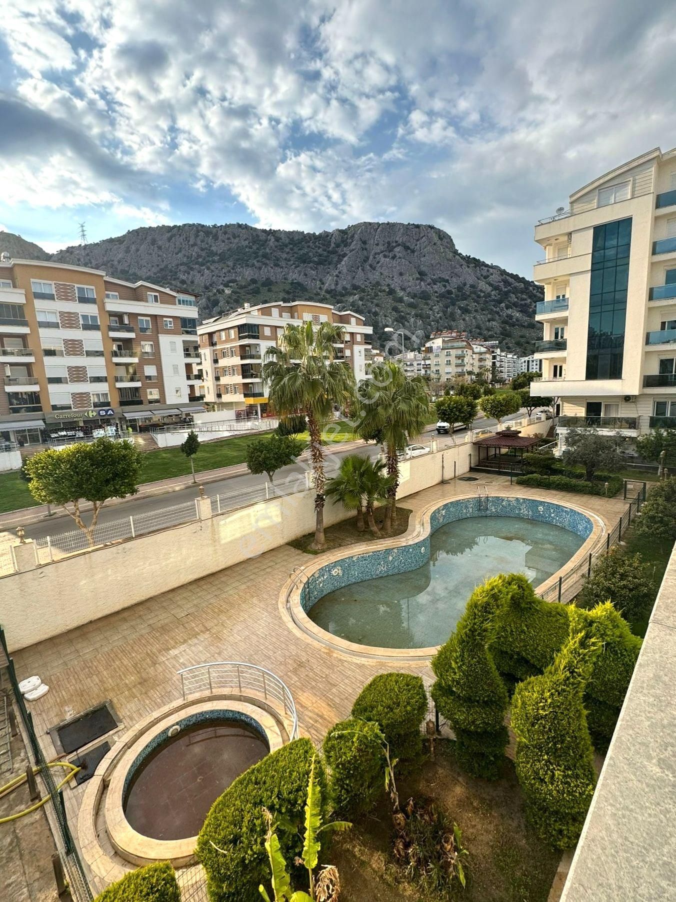 Konyaaltı Havuzlu Sitede Katta Geniş 2+1 Residance