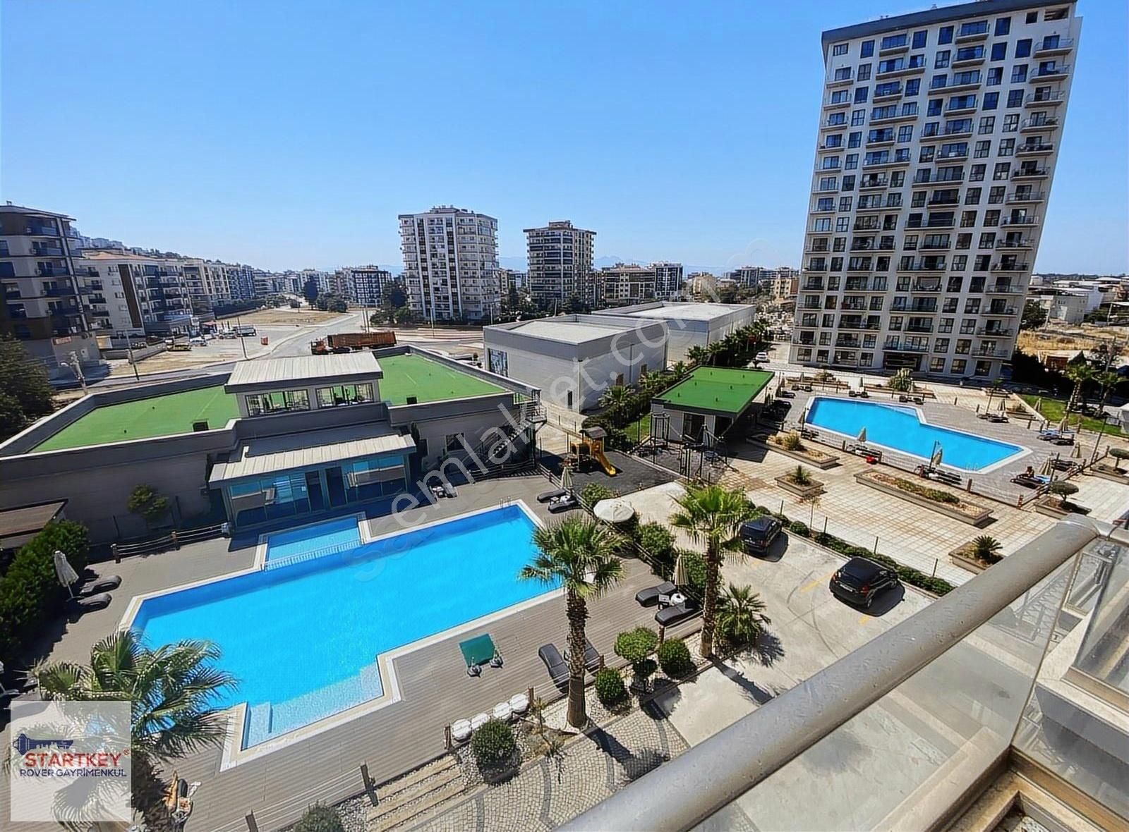 Marka 333`de Büyük Tip Havuz Cepheli Kısmi Eşyalı Kiralık 1+1